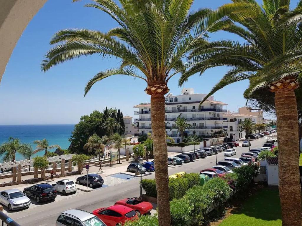 Edificio Verdemar - Stunning 1 Bed Apartment With Pool & Sea Views نيرخا المظهر الخارجي الصورة