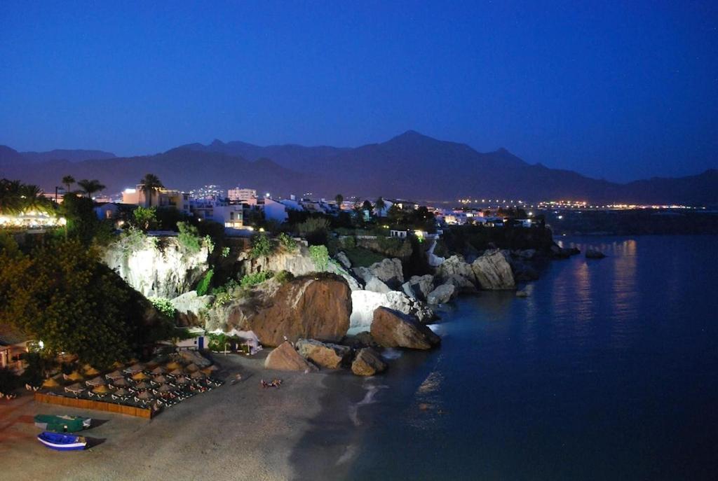 Edificio Verdemar - Stunning 1 Bed Apartment With Pool & Sea Views نيرخا المظهر الخارجي الصورة